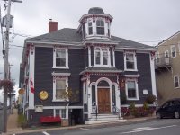 Store front for Mariner King Historic Inn